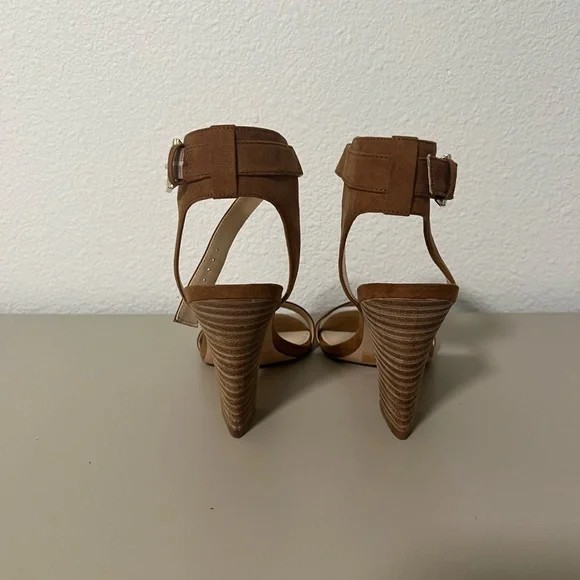 Brown suede sandals with thick heel - Picture 3 of 4